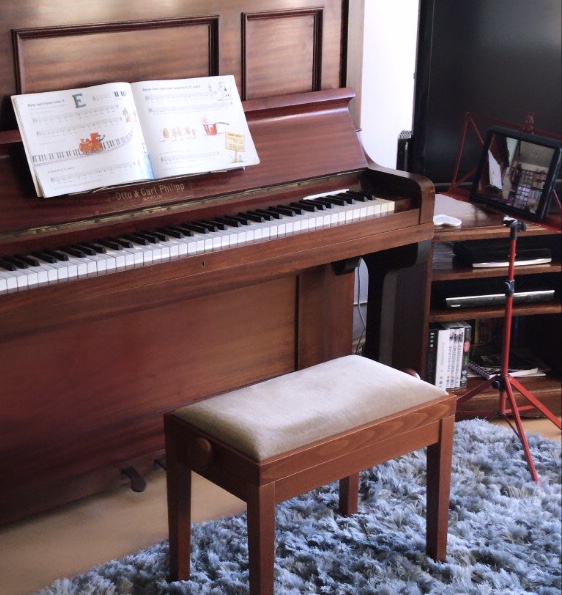 Best position for camera and computer set up beginner’s online piano lesson